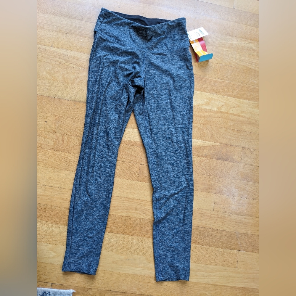 New Balance leggings. Gray. Size Medium. Moisture wicking.